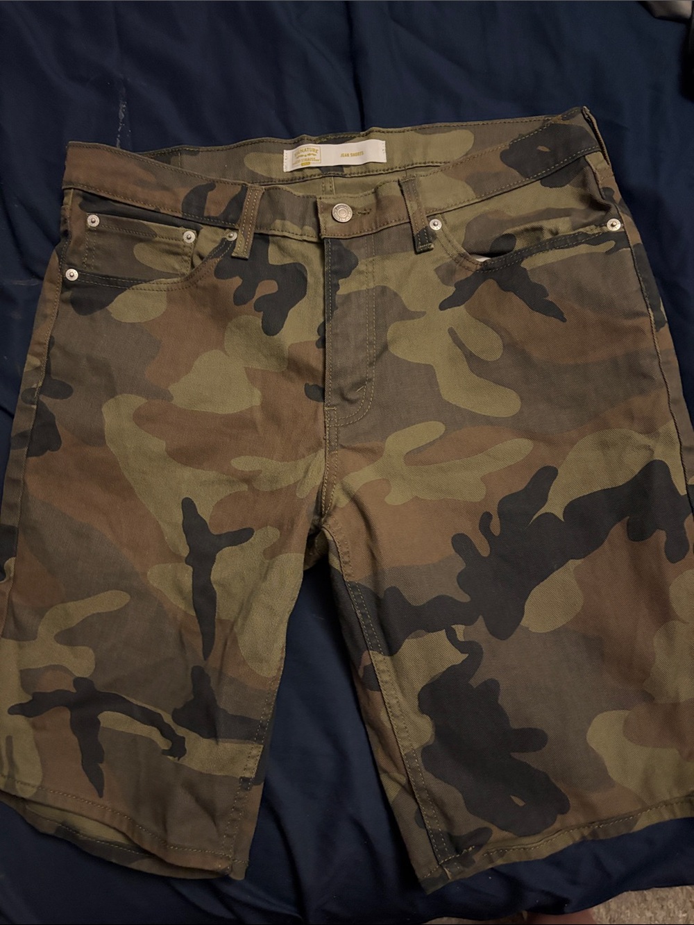Signature by Levi Strauss Men's Camo Relaxed Jeans Shorts - Olive & Brown